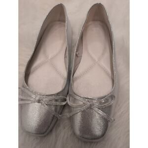 DB Studio Silver Womans Flats Size 8 no box